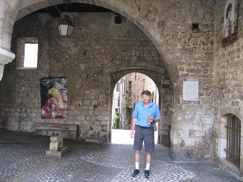 IMG_8097.JPG - Geoff eating his baguette at Passage Cahours - Vence