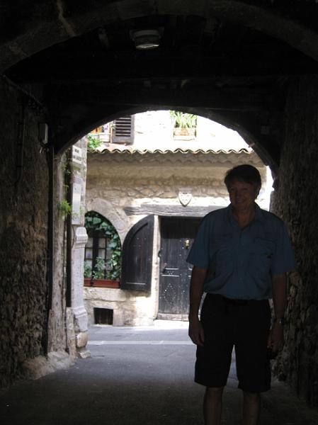 IMG_8103.JPG - L'Enfer (hell) - Geoff posing in this medieval passage